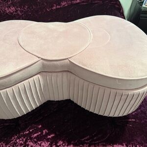 Impression vanity hello Kitty bench